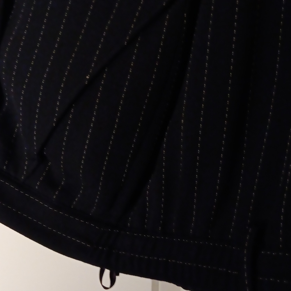 Woman's suit - Picture 8 of 12